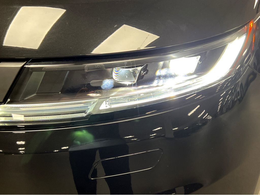 Used 2023 Land Rover Range Rover Sport SE Dynamic image 35