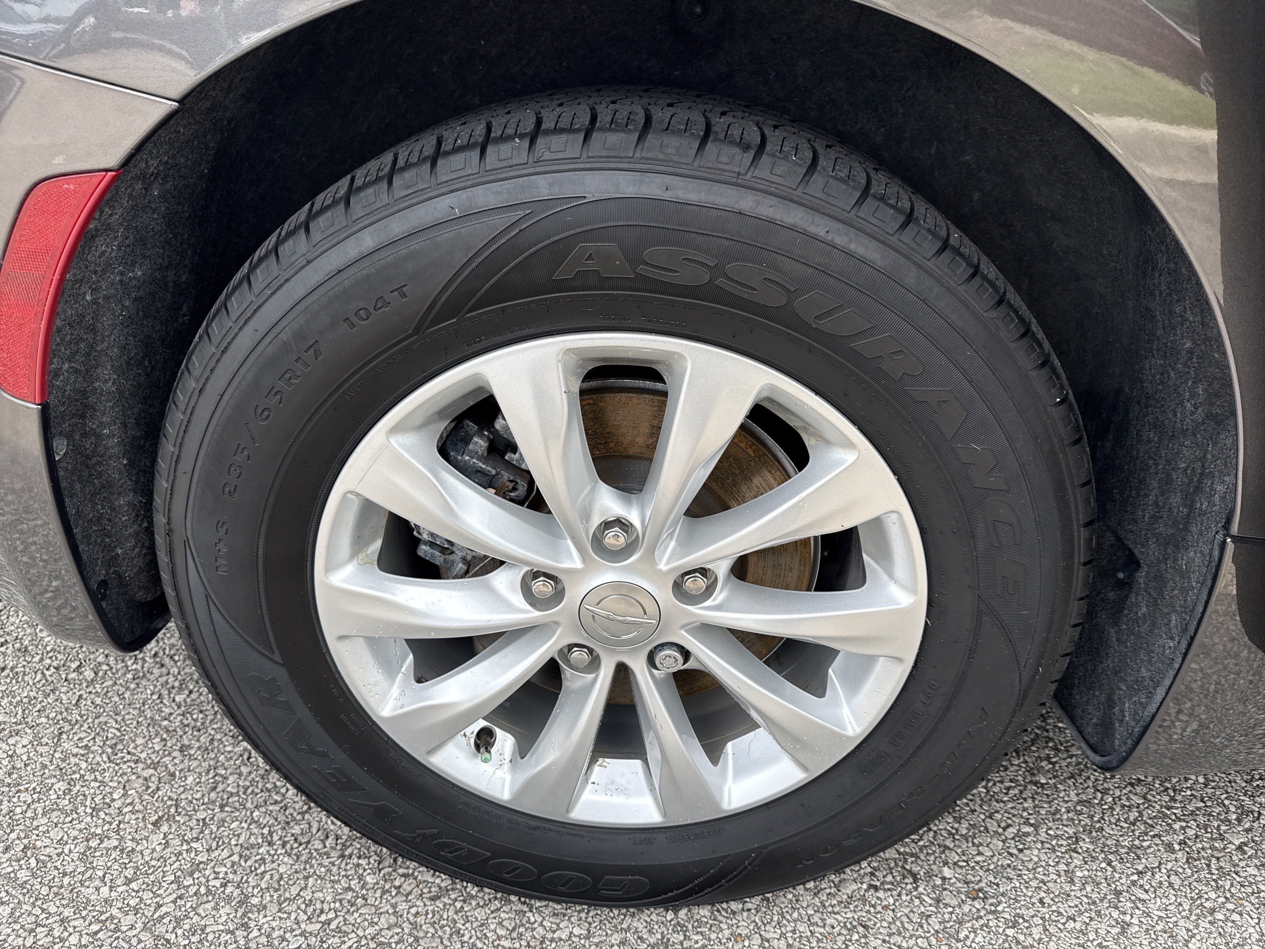 Used 2019 Chrysler Pacifica Touring Plus w/ Advanced Safetytec Group FWD image 18