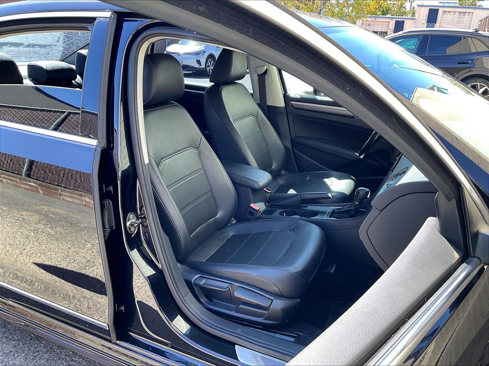 Used 2017 Volkswagen Passat 1.8T R-Line FWD image 6