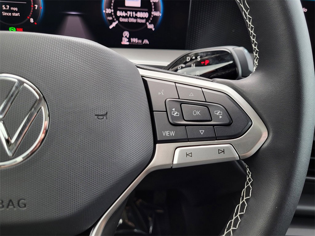 New 2025 Volkswagen Tiguan SE image 10