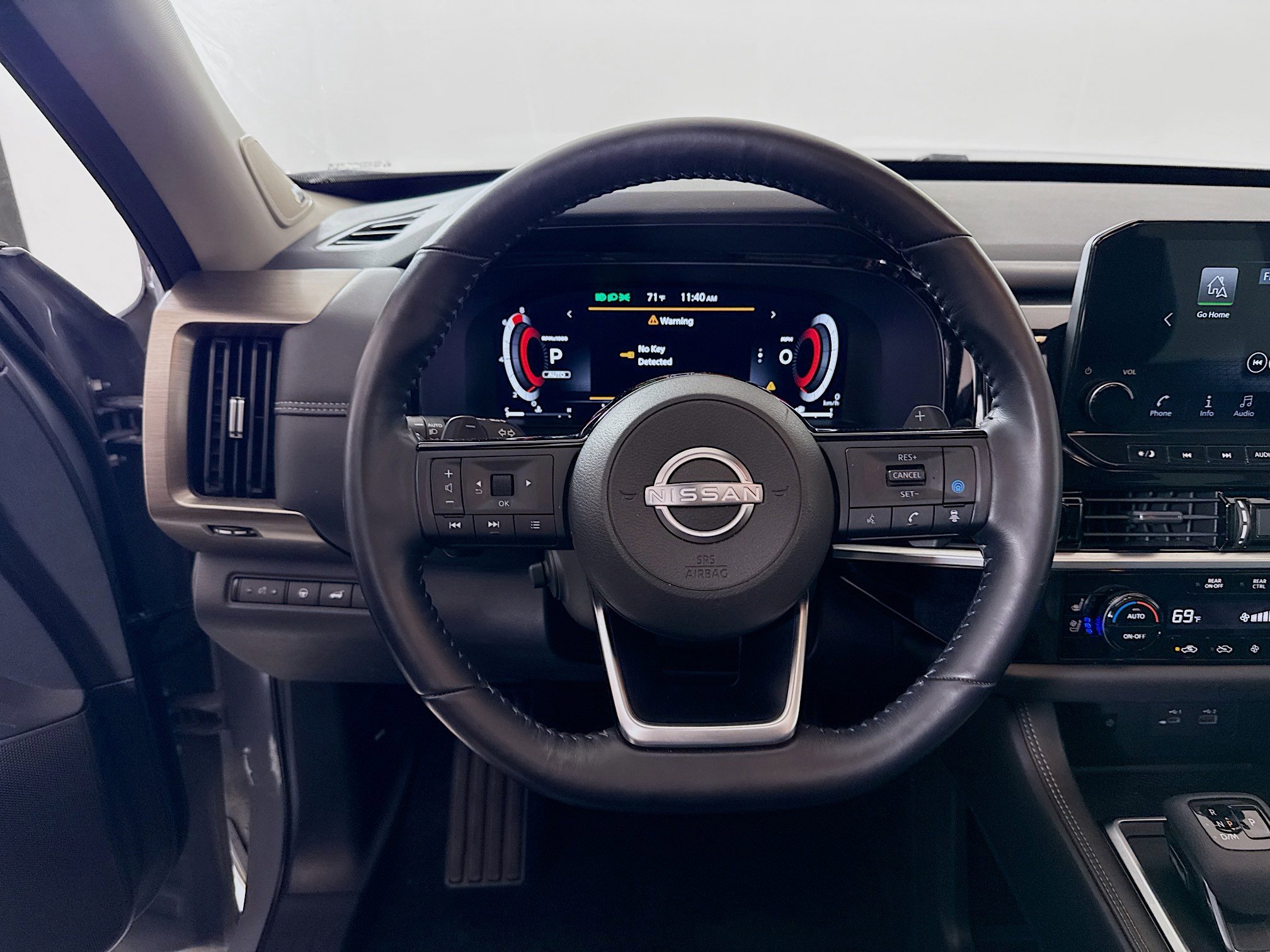 Used 2022 Nissan Pathfinder Platinum w/ Cargo Package image 12