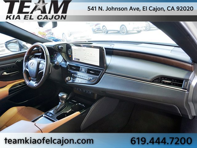 Used 2024 Lexus ES 300h Ultra Luxury w/ Accessory Package (Z2) FWD image 12