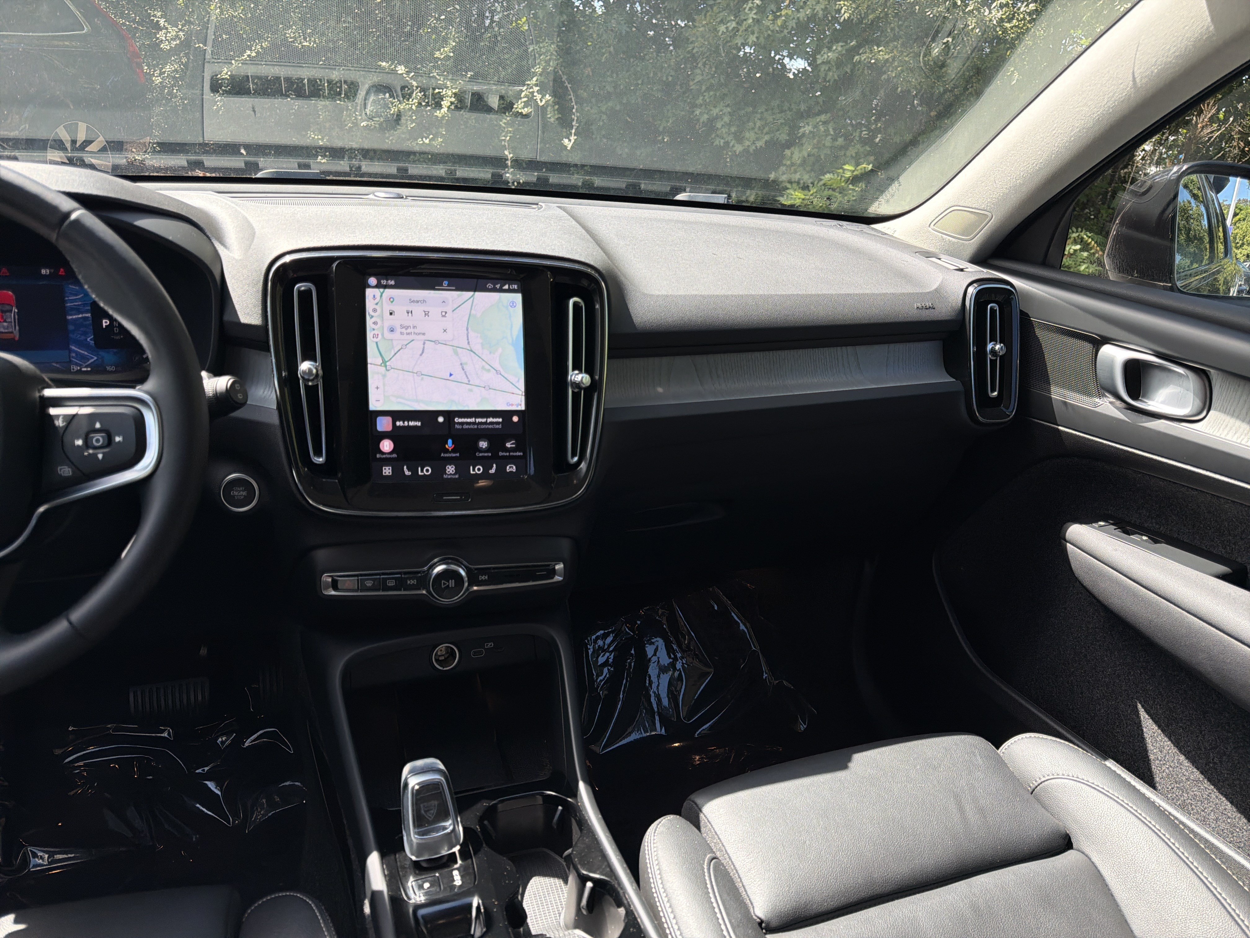 Used 2025 Volvo XC40 B5 Plus AWD/4WD image 31