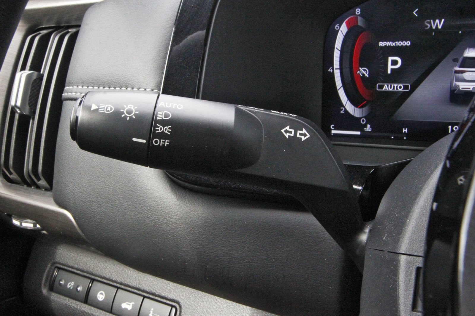 Certified 2025 Nissan Pathfinder Platinum AWD/4WD image 22