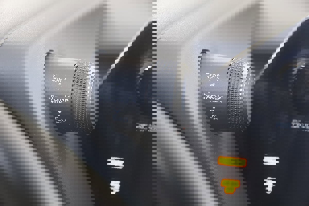 Used 2023 Lexus UX 250h AWD w/ Accessory Package (Z2) image 30