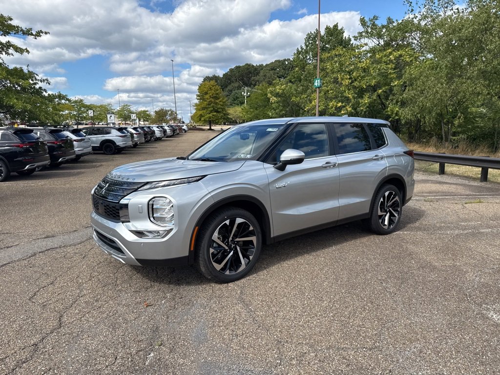 New 2025 Mitsubishi Outlander SE image 15