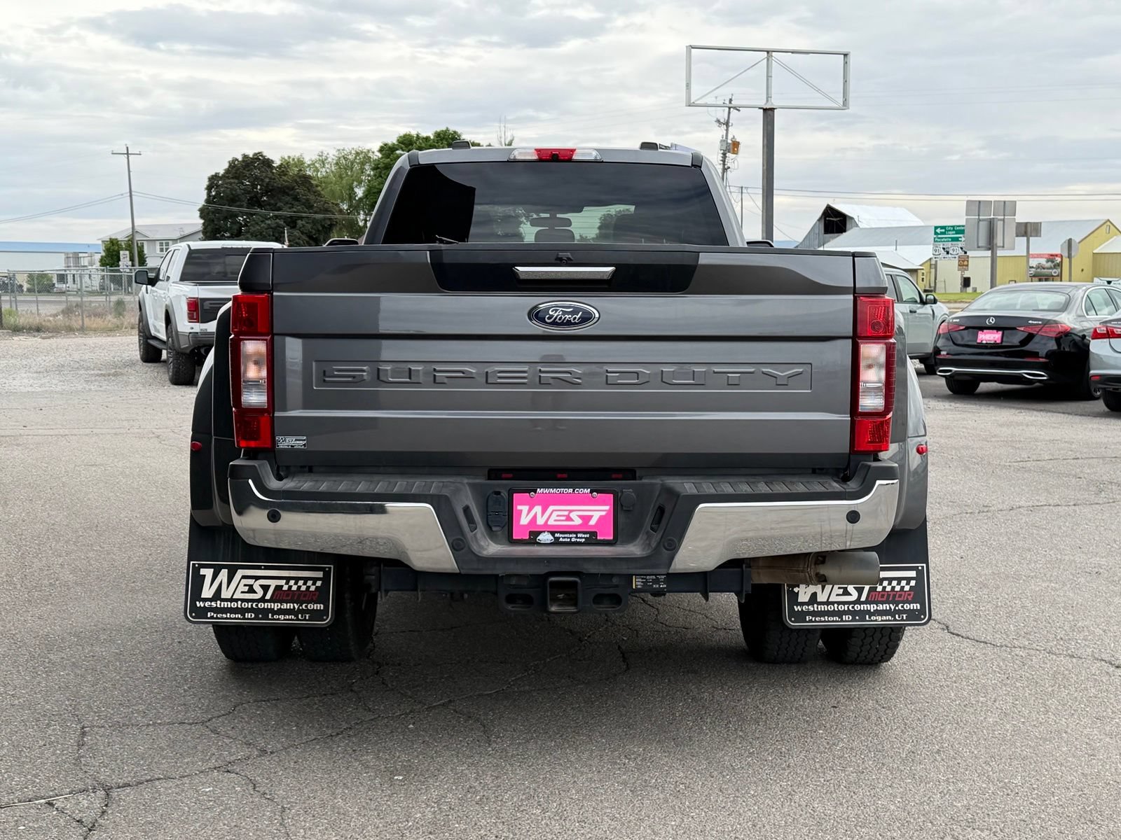 Used 2021 Ford F350 XLT w/ XLT Premium Package AWD/4WD image 4