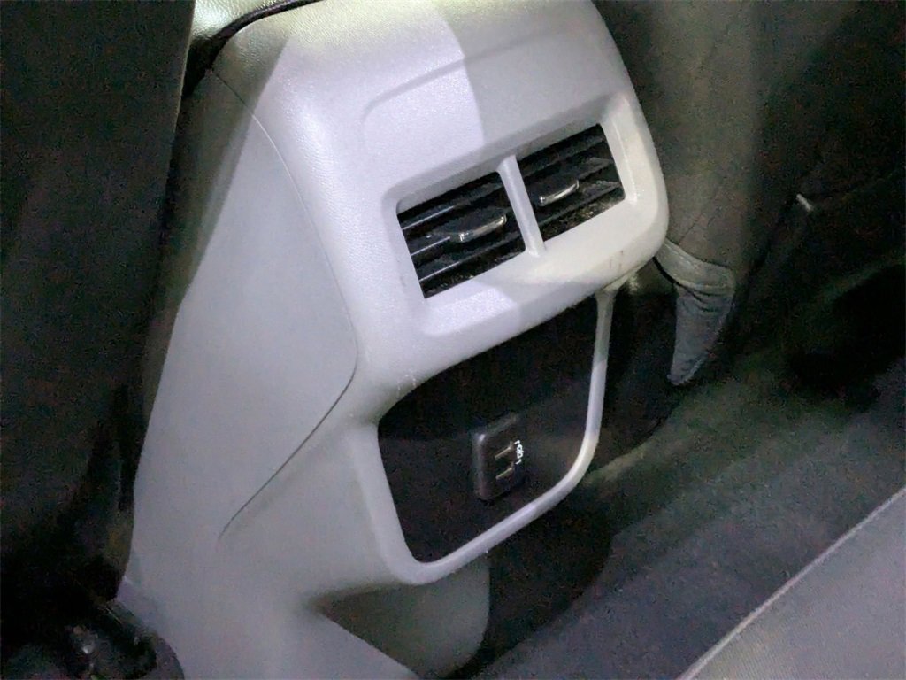 Used 2024 GMC Terrain SLE image 27