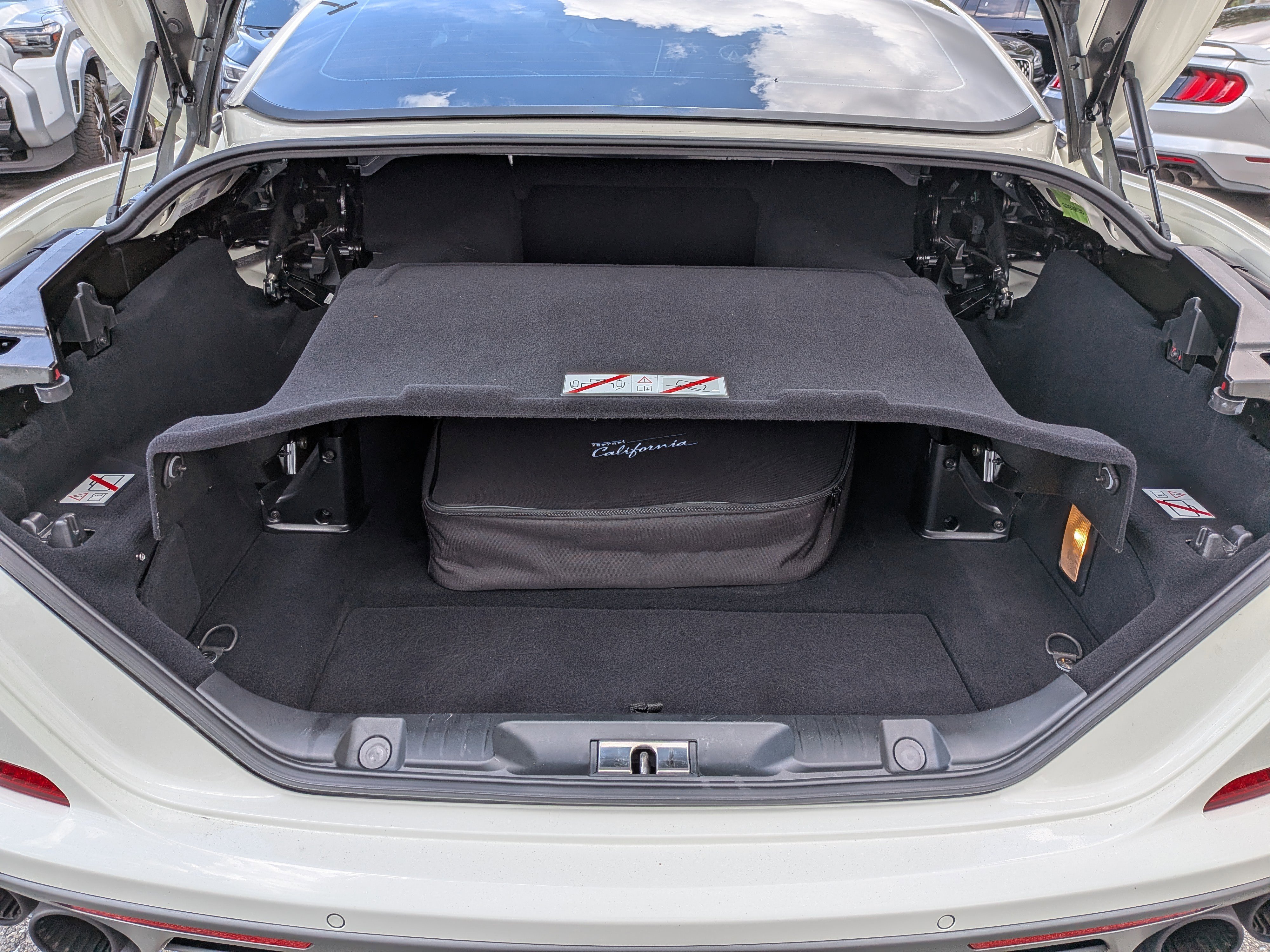 Used 2017 Ferrari California T image 13