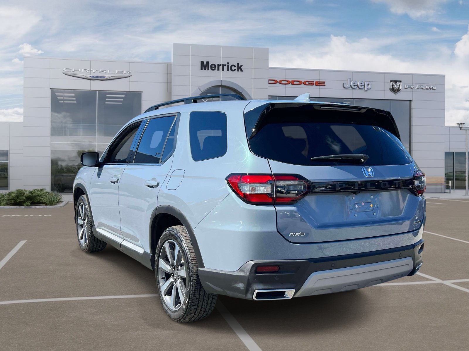 Used 2024 Honda Pilot Touring image 4