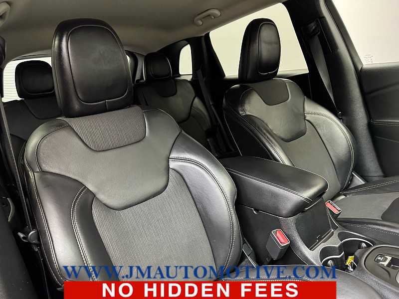 Used 2018 Jeep Cherokee Latitude Plus AWD/4WD image 20