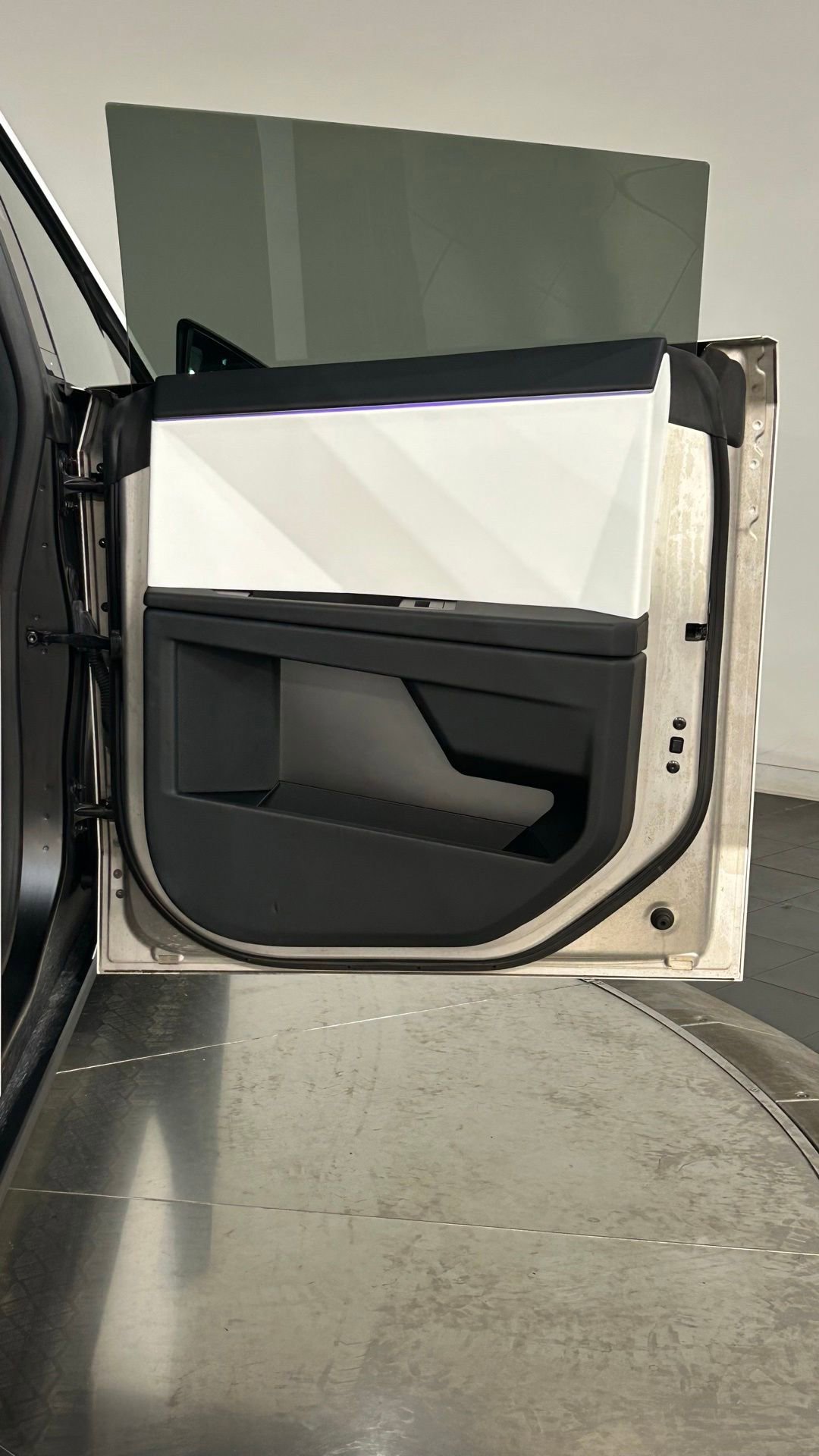 Used 2024 Tesla Cybertruck AWD Crew Cab image 59