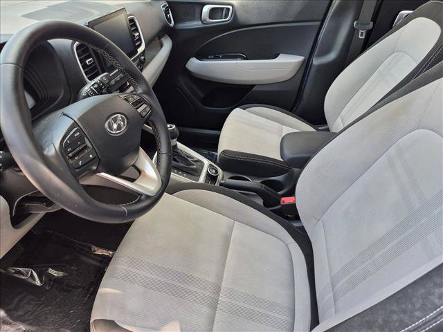 Used 2023 Hyundai Venue SEL FWD image 14
