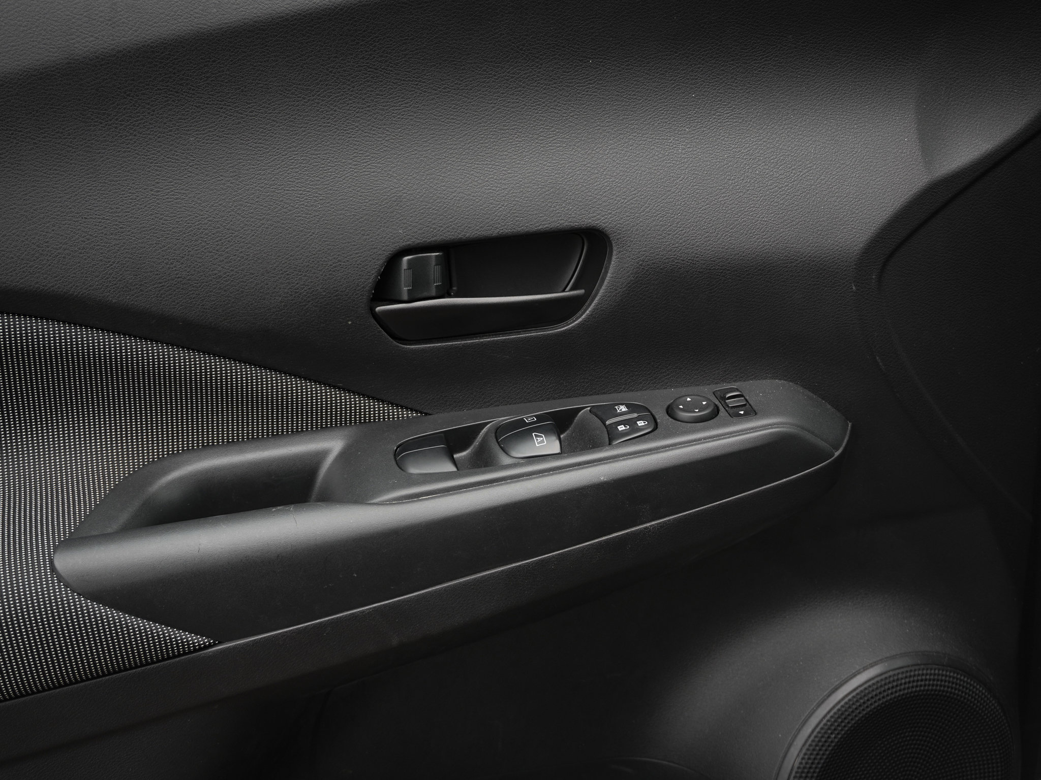 Used 2019 Nissan Kicks S image 15