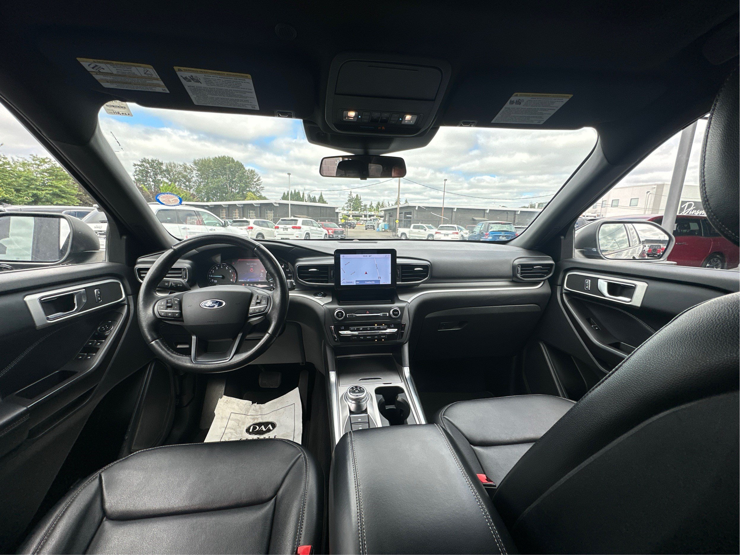 Used 2020 Ford Explorer XLT w/ Equipment Group 202A AWD/4WD image 30