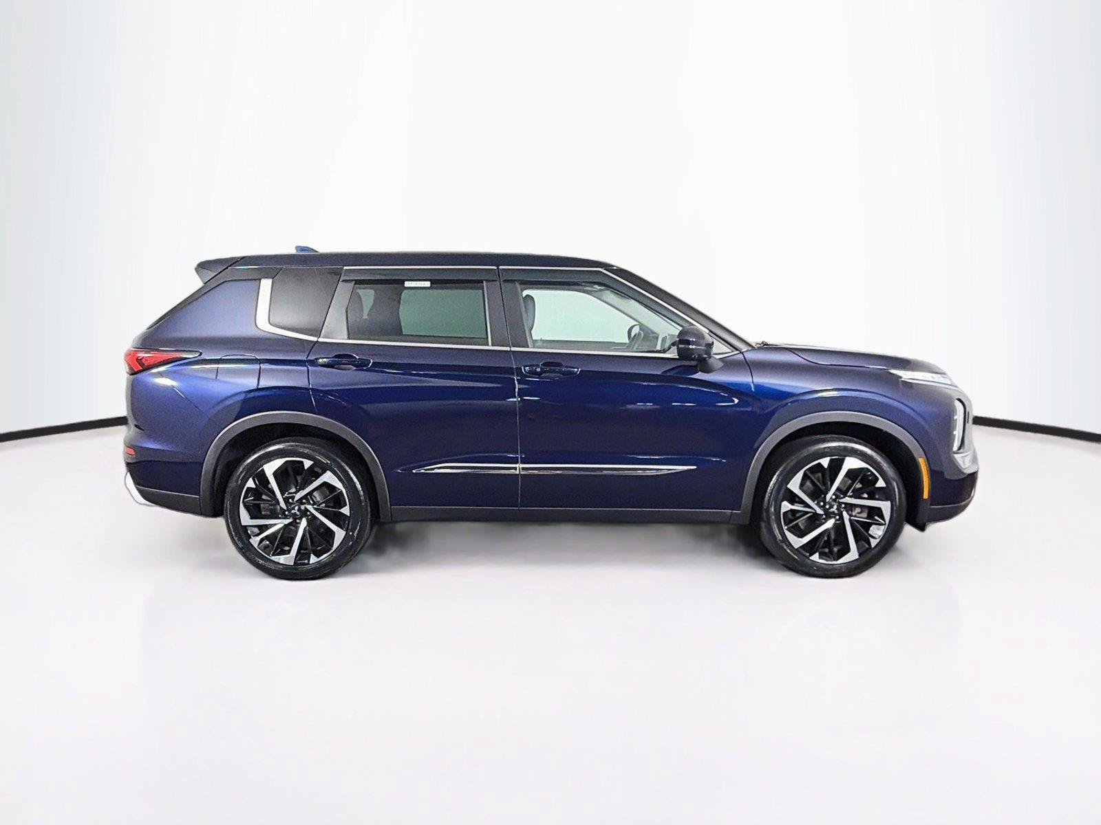 Used 2022 Mitsubishi Outlander SE AWD/4WD image 12