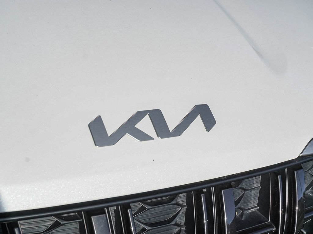 Used 2024 Kia Carnival LX FWD image 12