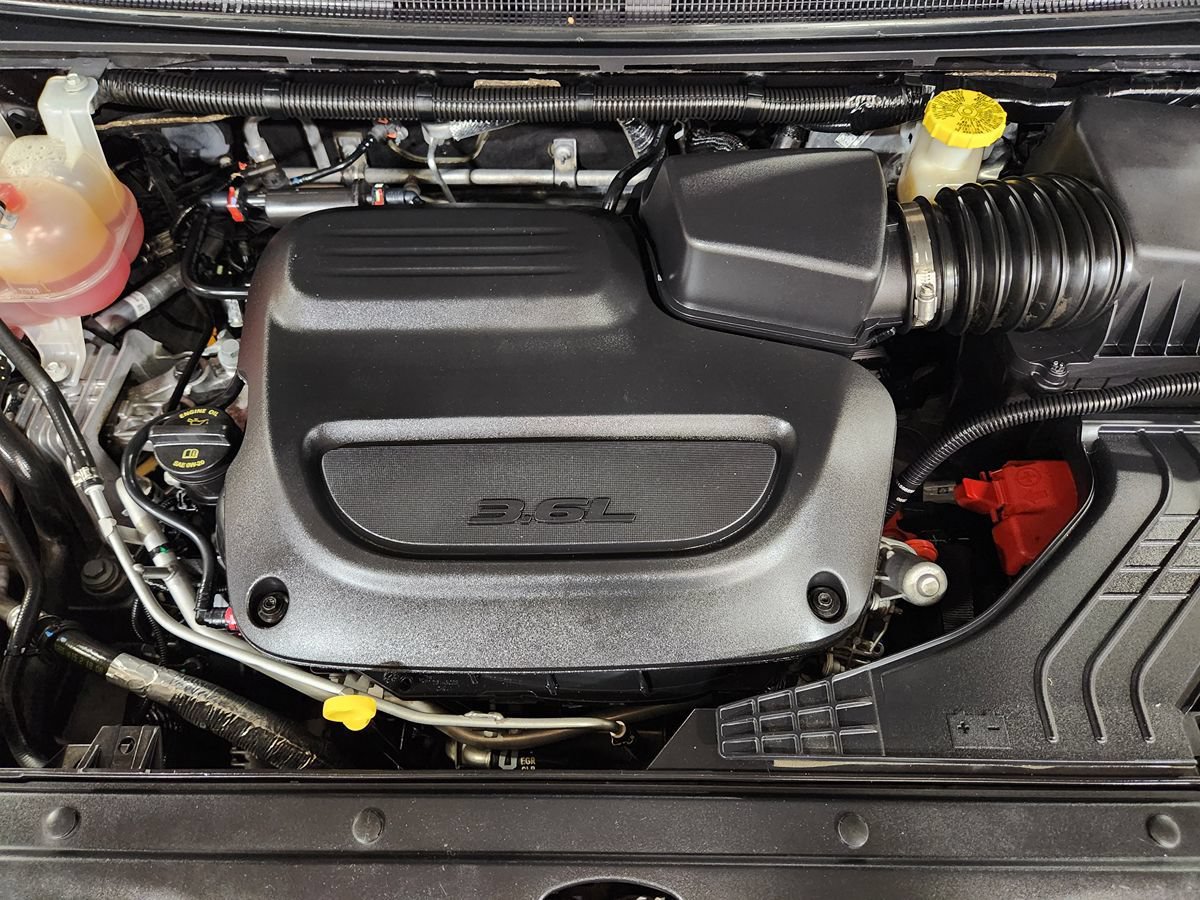 Used 2022 Chrysler Pacifica Touring-L w/ Uconnect Theater Family Group AWD/4WD image 54