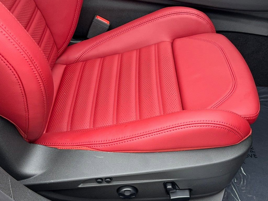 New 2025 Alfa Romeo Giulia Base image 43