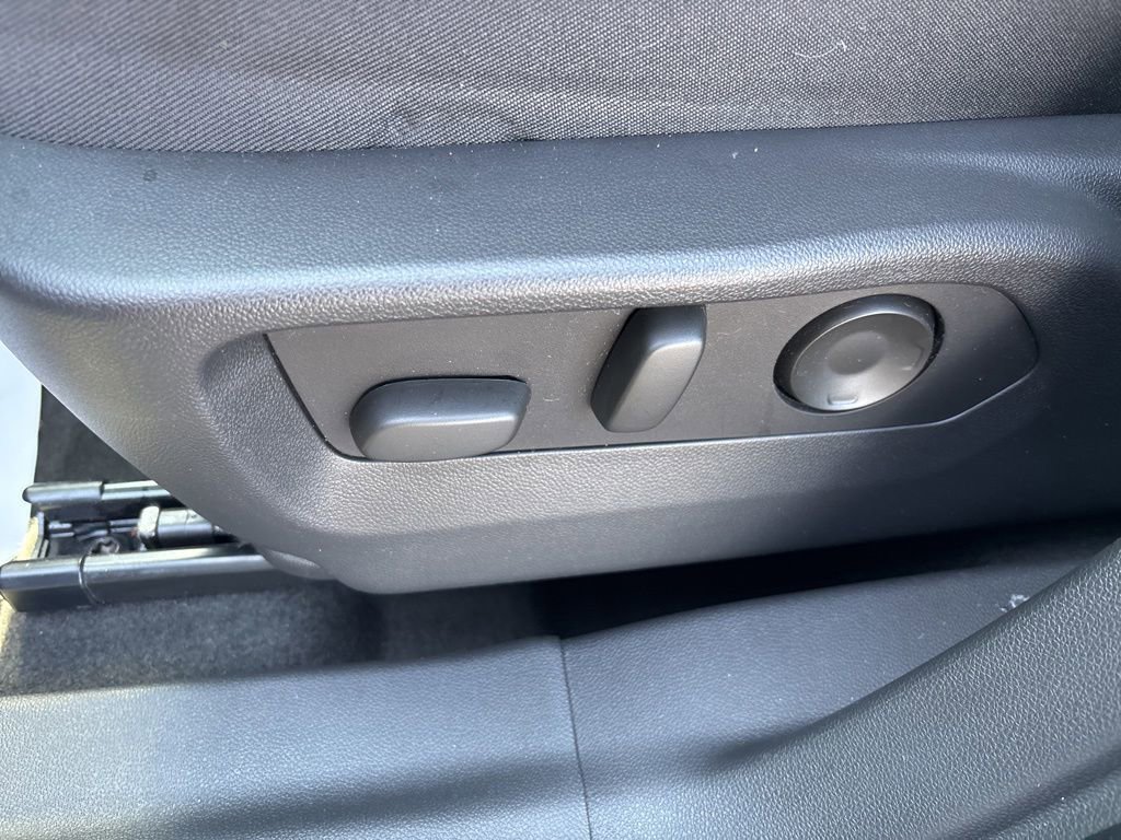 Used 2025 Buick Envision Preferred AWD/4WD image 24