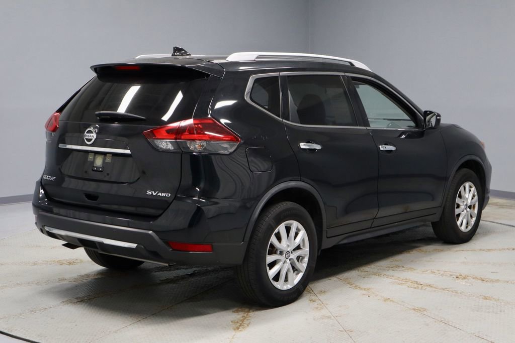 Used 2018 Nissan Rogue SV image 11