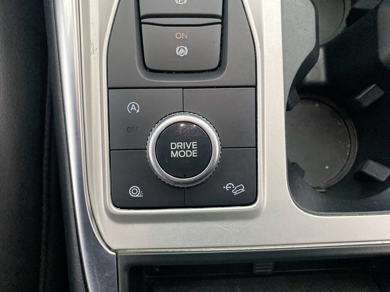 Used 2021 Ford Explorer XLT w/ Equipment Group 202A AWD/4WD image 19