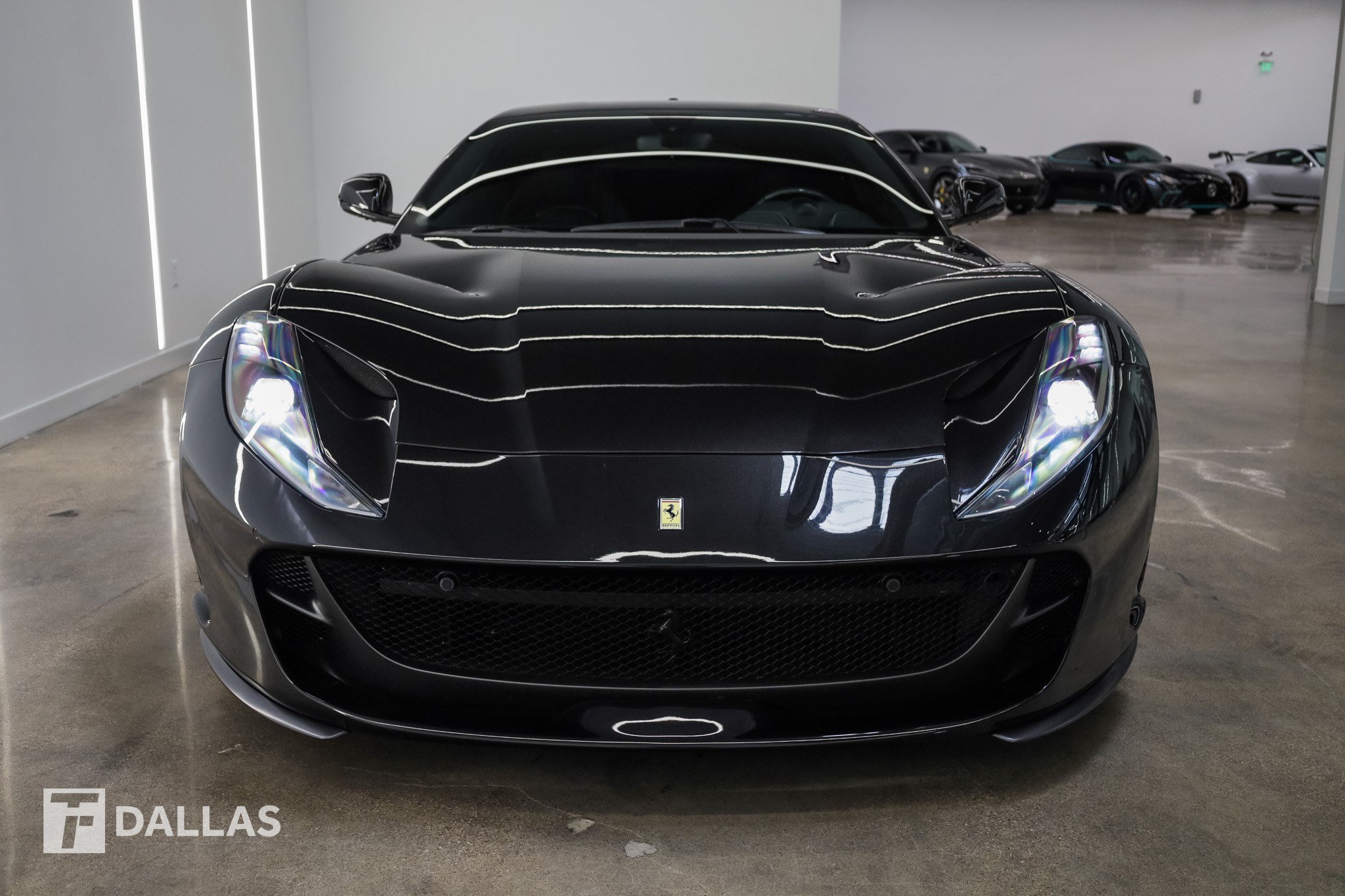 Used 2018 Ferrari 812 Superfast RWD image 3
