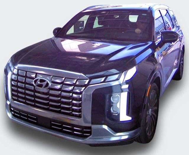 Used 2024 Hyundai Palisade Calligraphy image 2