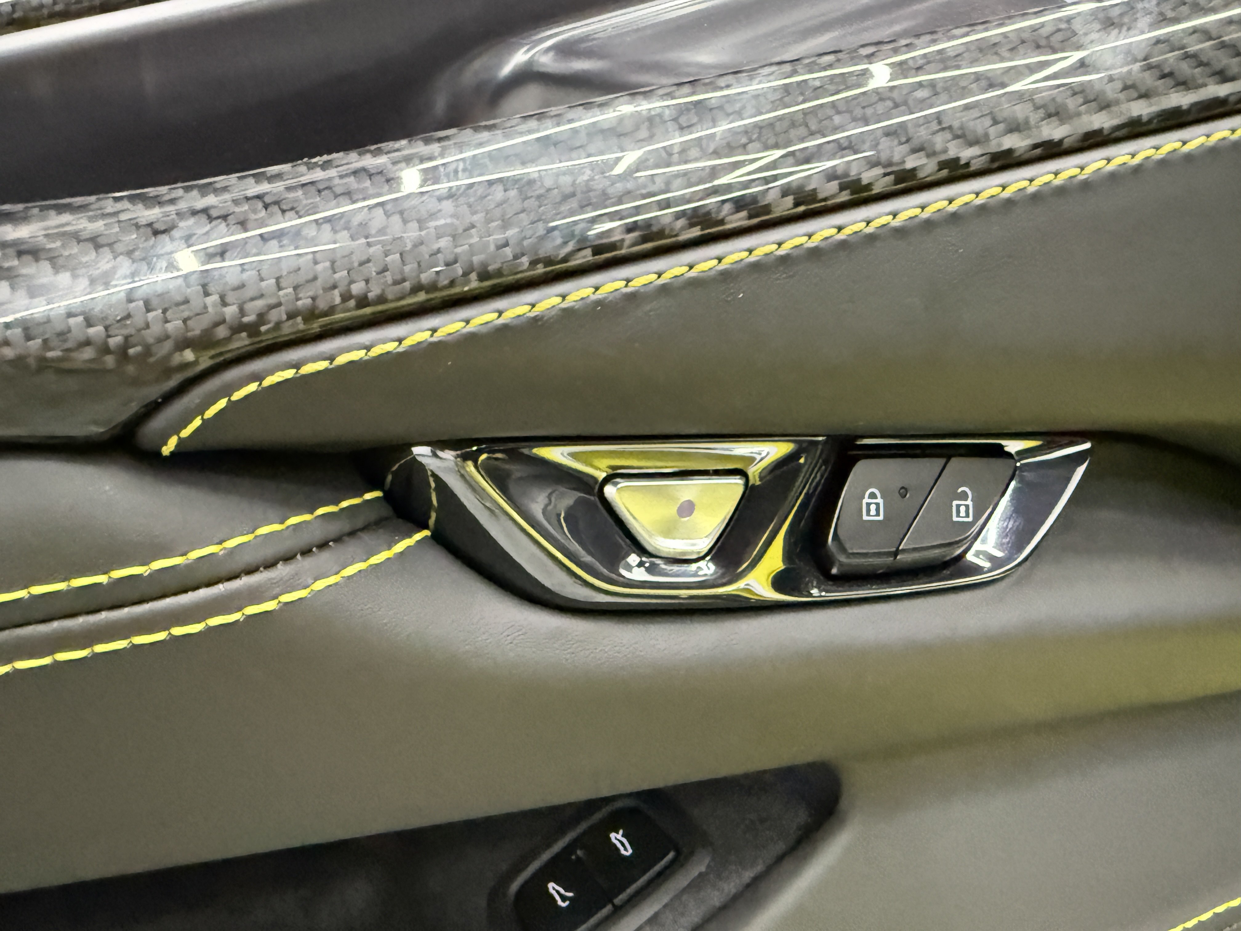 Used 2023 Chevrolet Corvette Z06 w/ Z07 Performance Package RWD image 11