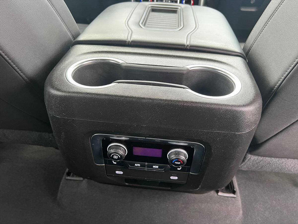 Used 2021 Chevrolet Tahoe Z71 w/ Luxury Package AWD/4WD image 15