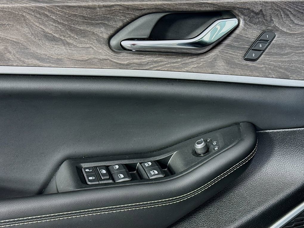 Used 2024 Jeep Grand Cherokee Limited 4xe image 19