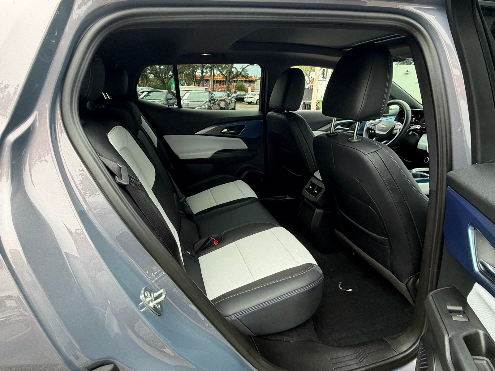 Used 2025 Chevrolet Equinox EV LT w/ Convenience Package FWD image 16