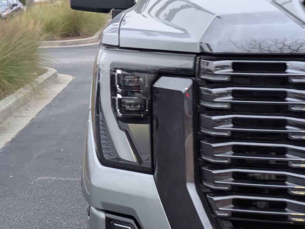 Used 2024 GMC Sierra 2500 Denali Ultimate image 10