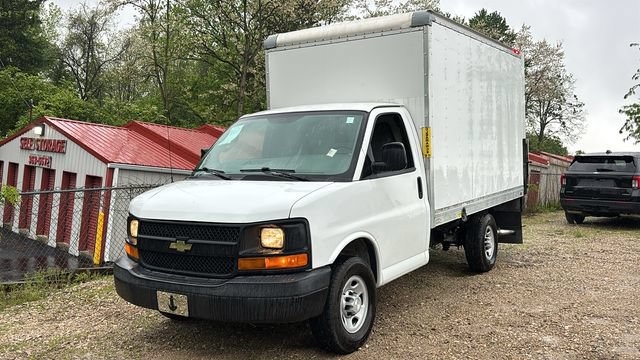 Used 2017 Chevrolet Express 3500 RWD image 2