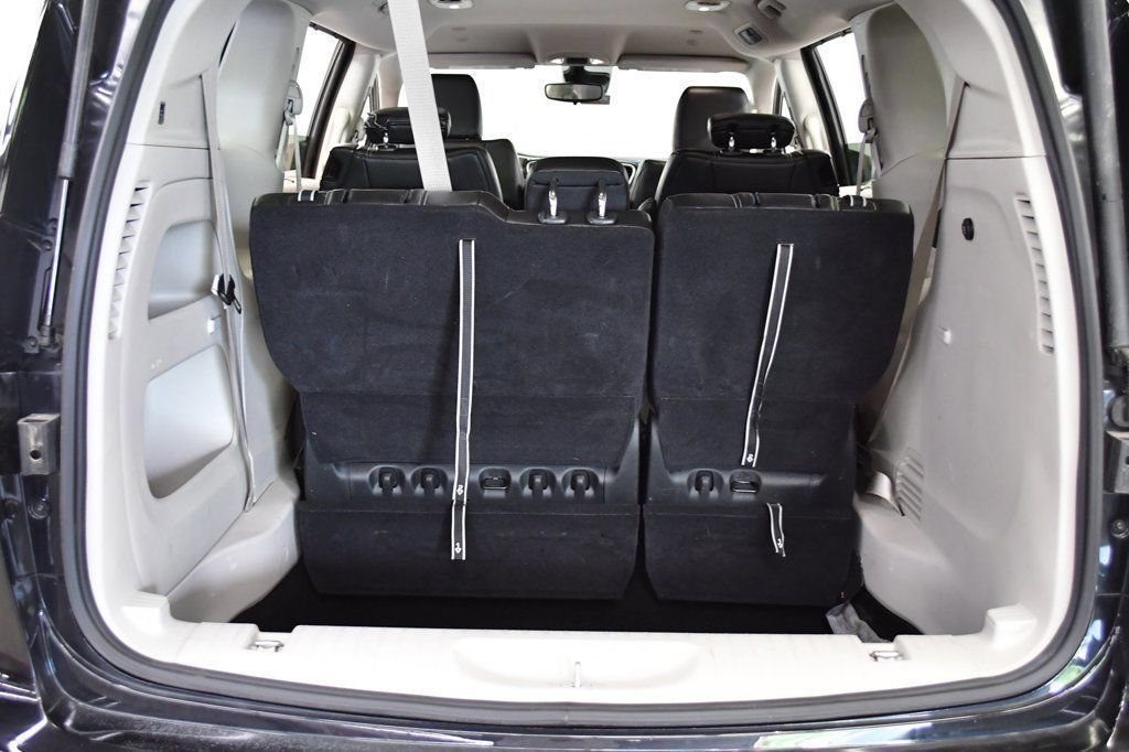 Used 2024 Chrysler Pacifica Touring-L FWD image 21