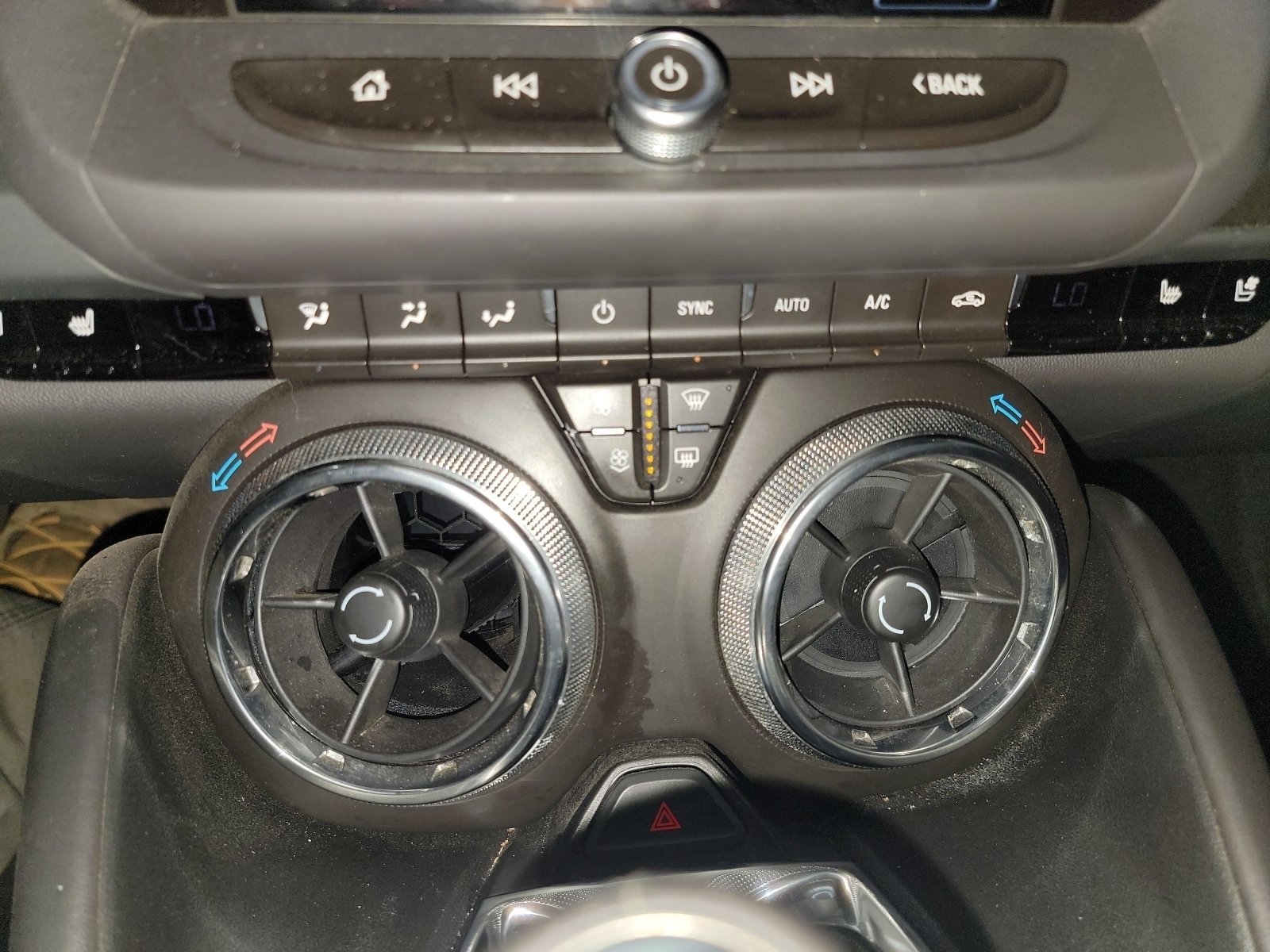 Used 2018 Chevrolet Camaro LT RWD image 21