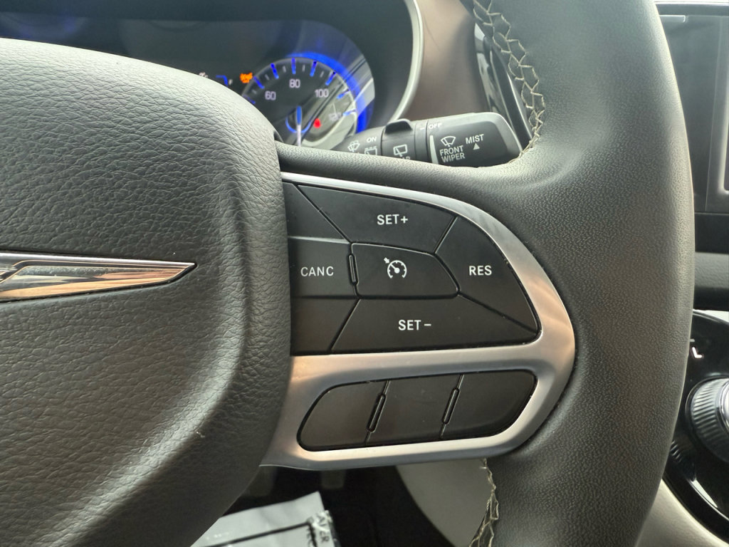 Used 2023 Chrysler Voyager LX image 14