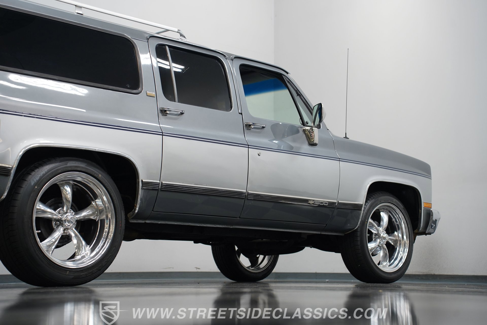 Used 1990 Chevrolet Suburban 2WD image 28