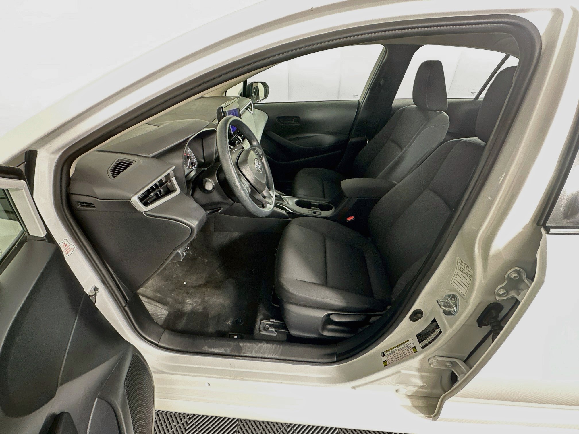 Used 2025 Toyota Corolla LE FWD image 13