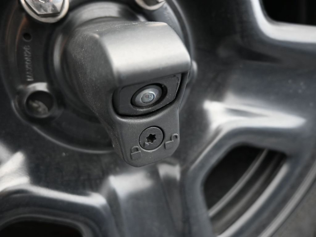 Used 2025 Jeep Wrangler Sport image 37