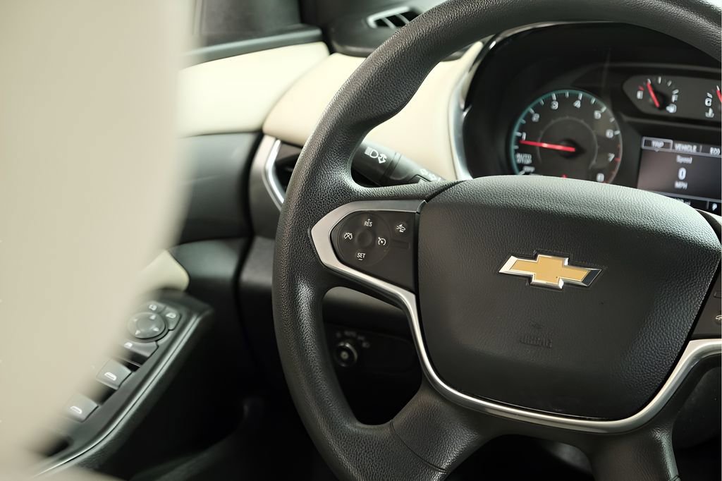 Used 2023 Chevrolet Traverse LS FWD image 12