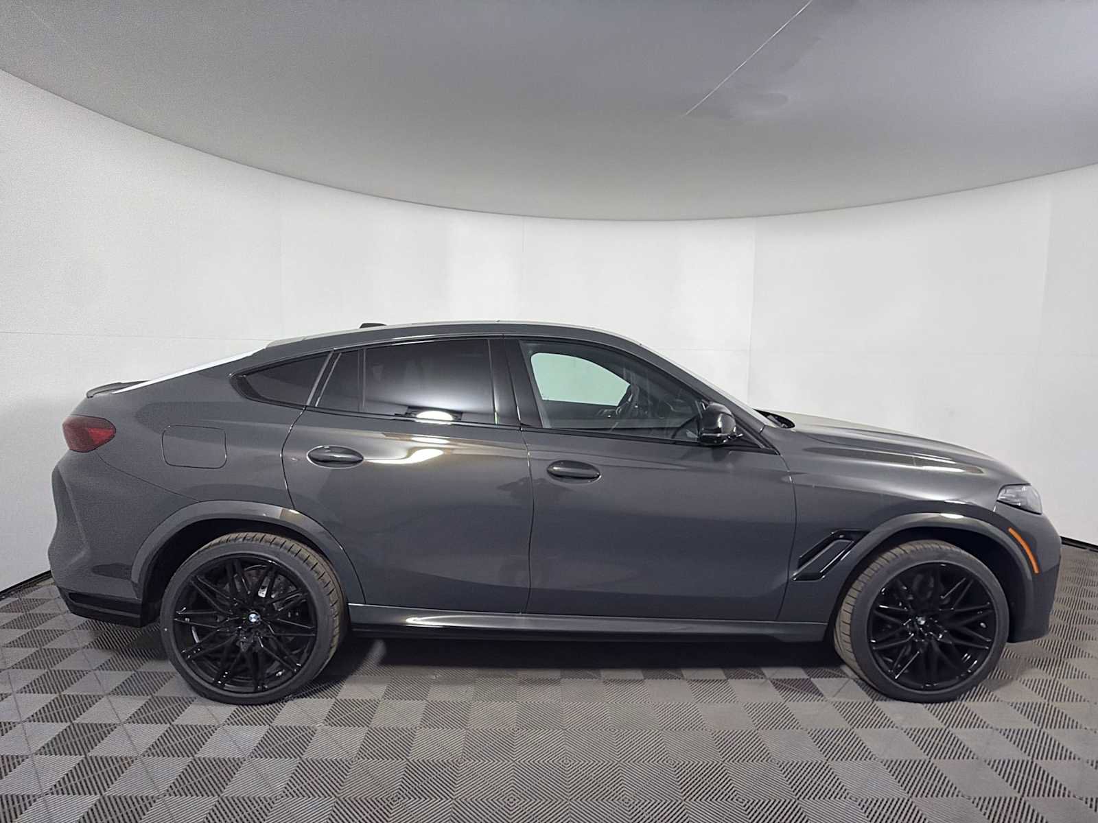 New 2026 BMW X6 M Competition w/ Executive Package AWD/4WD image 8