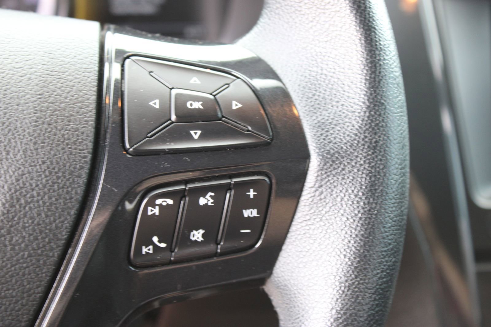 Used 2018 Ford Explorer XLT w/ Equipment Group 202A image 19