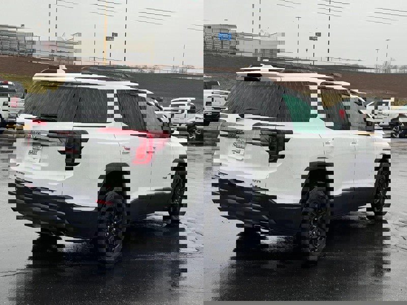 Used 2023 GMC Acadia AT4 w/ Preferred Package image 3