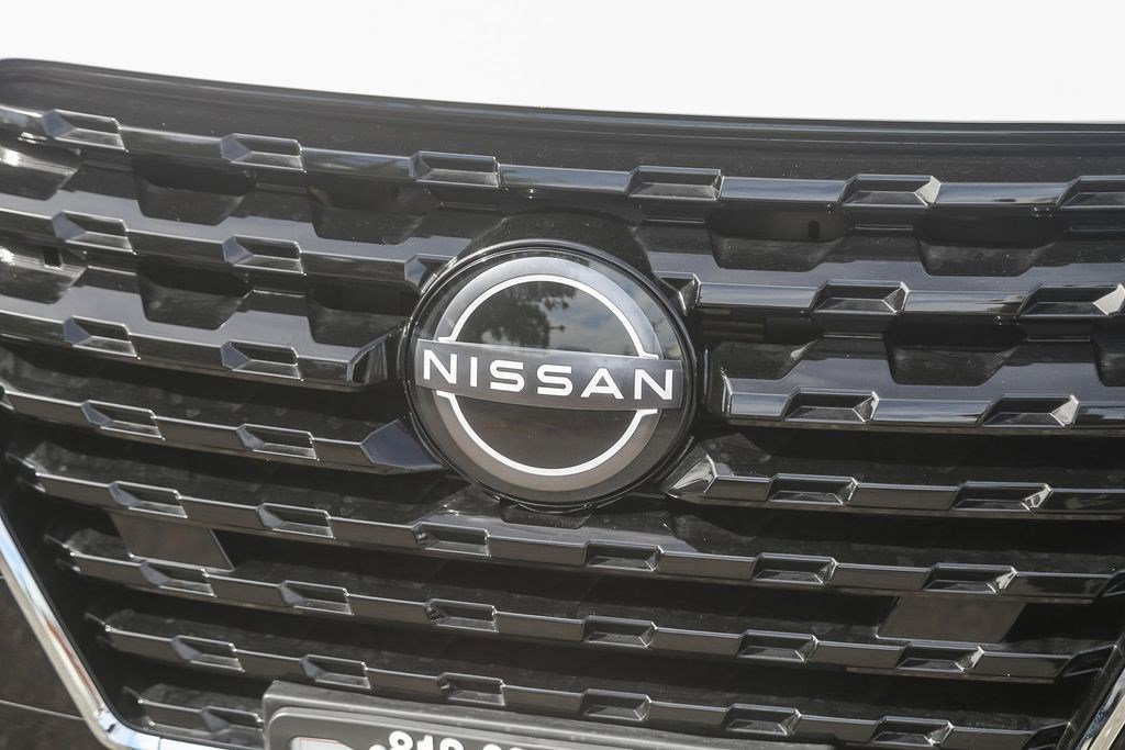 Certified 2025 Nissan Kicks Play S image 5