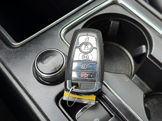Used 2021 Lincoln Corsair AWD w/ Premium Package image 13