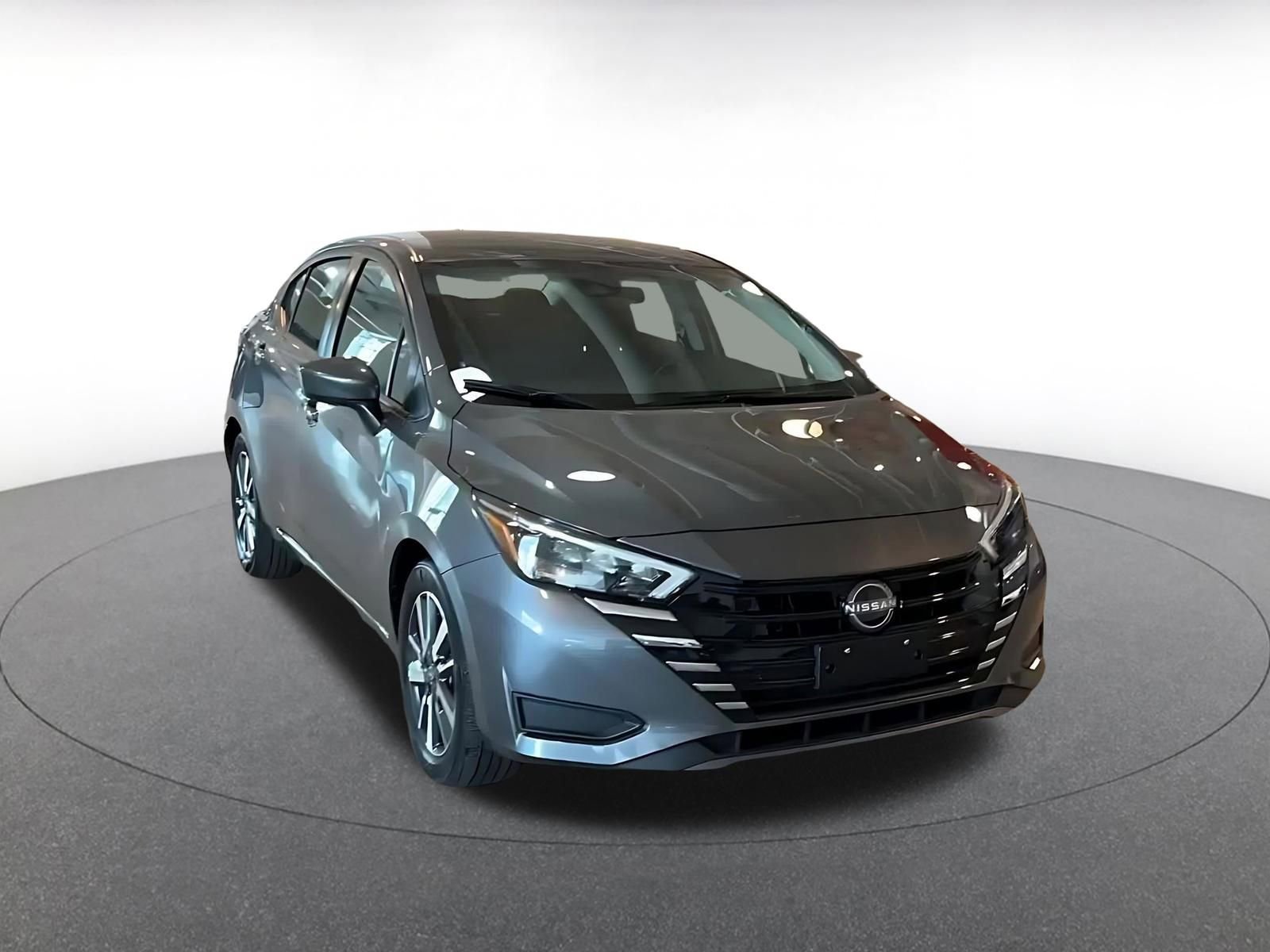 Used 2025 Nissan Versa SV image 3