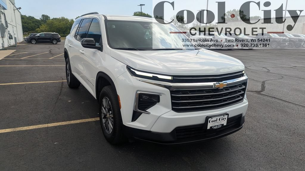 Used 2026 Chevrolet Traverse LT AWD/4WD image 1