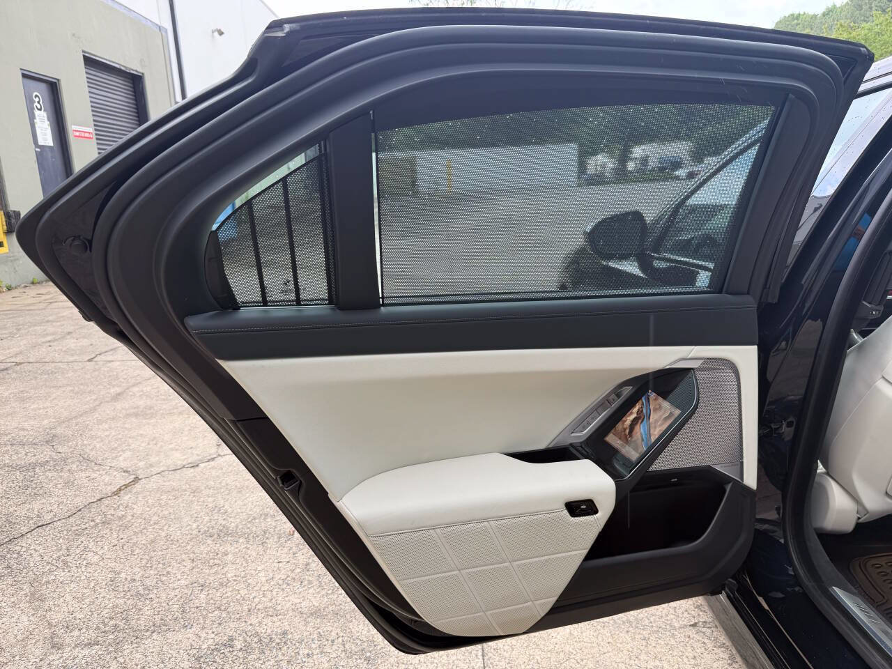Used 2023 BMW 760i xDrive AWD/4WD image 43