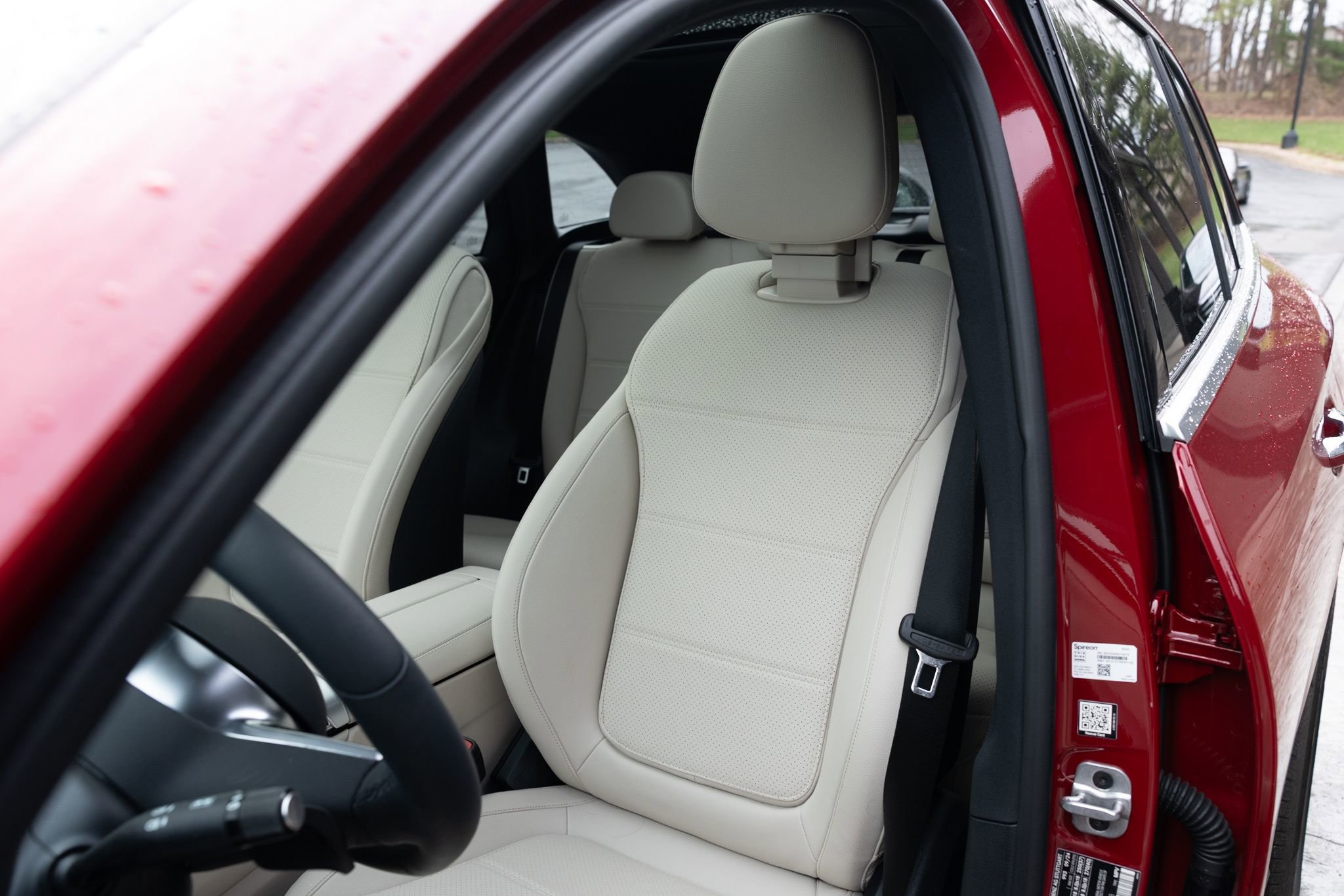 Used 2025 Mercedes-Benz GLC 300 4MATIC image 9